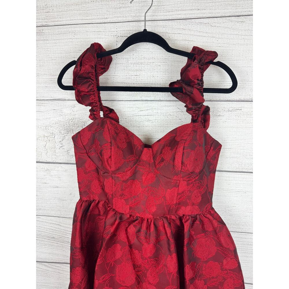 B. Darlin Juniors Red & Black Embossed Floral Occasion Mini Dress Size 13/14 - Picture 2 of 9